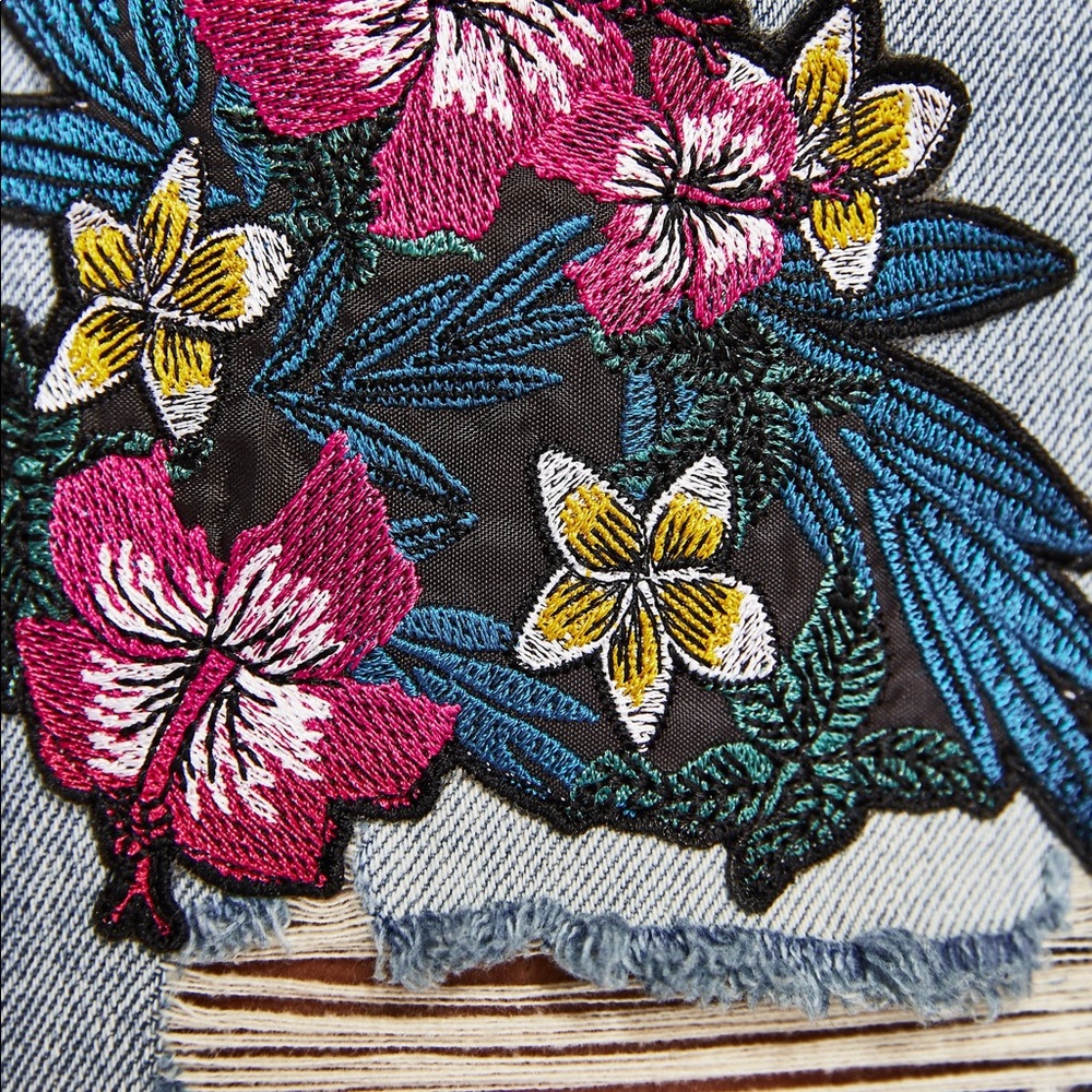 NWT Zara Denim Jean Shorts with Floral Patches - Picture 8 of 8